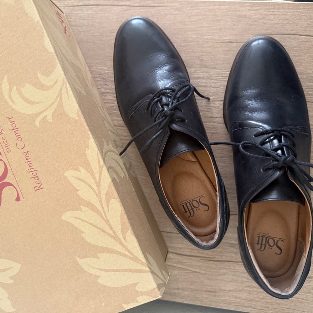 Women’s Black Leather Oxfords
